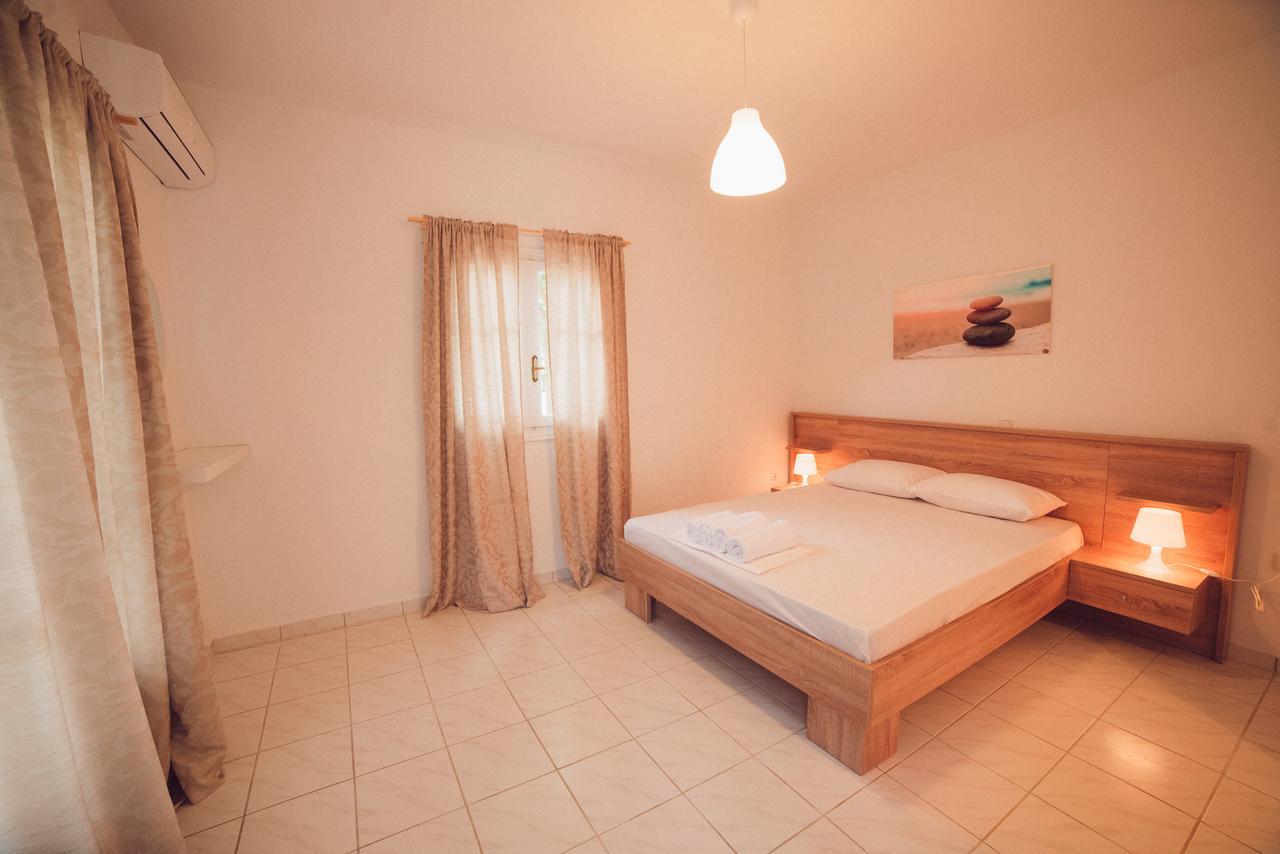 Nerina Studios Ayios Nikitas Bagian luar foto