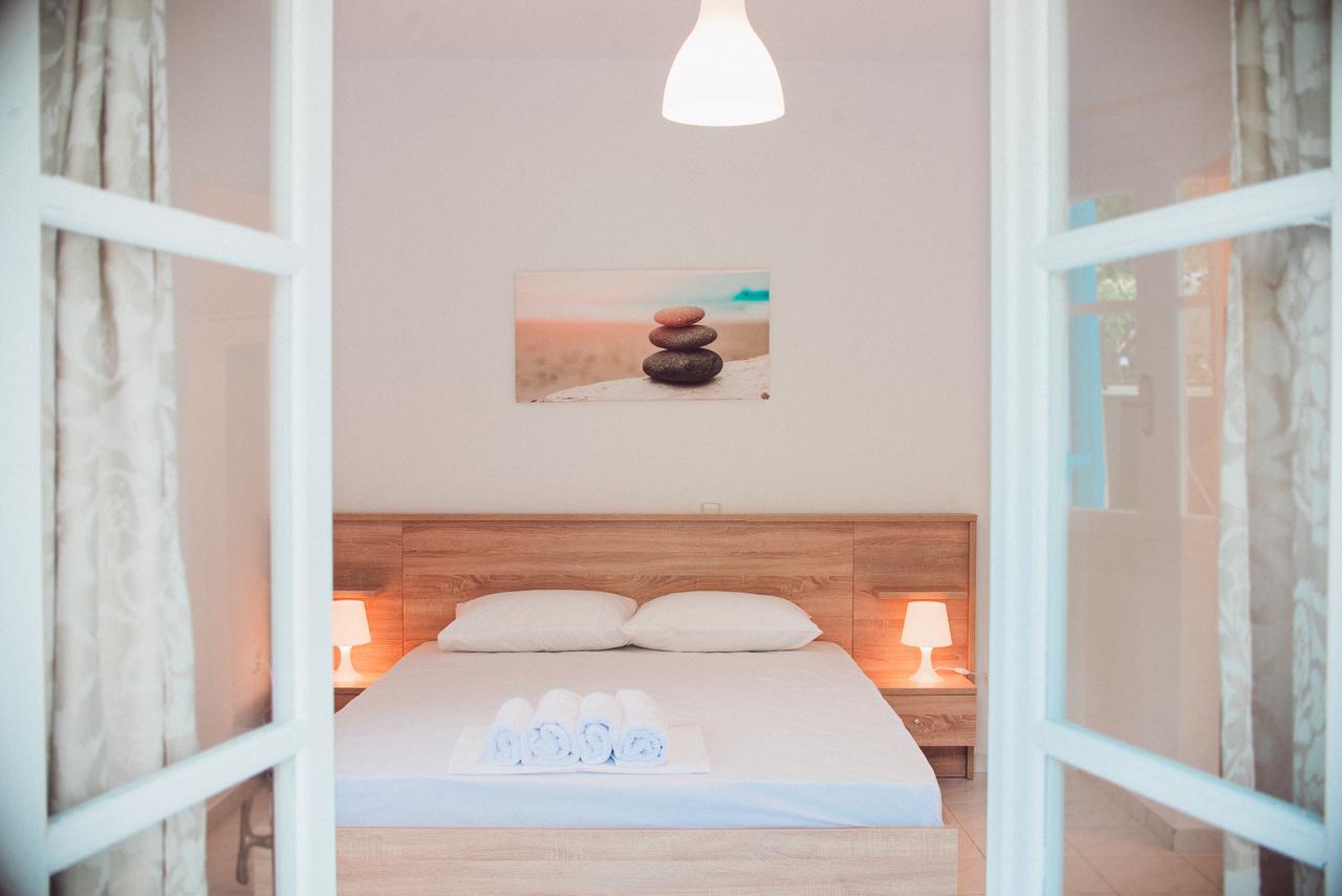 Nerina Studios Ayios Nikitas Bagian luar foto